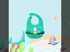 Le biberon pour nourrir le bébé